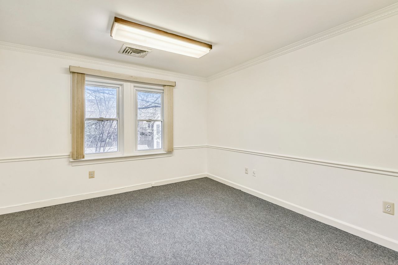 2102 Gallows Rd, Vienna, VA, 22182
